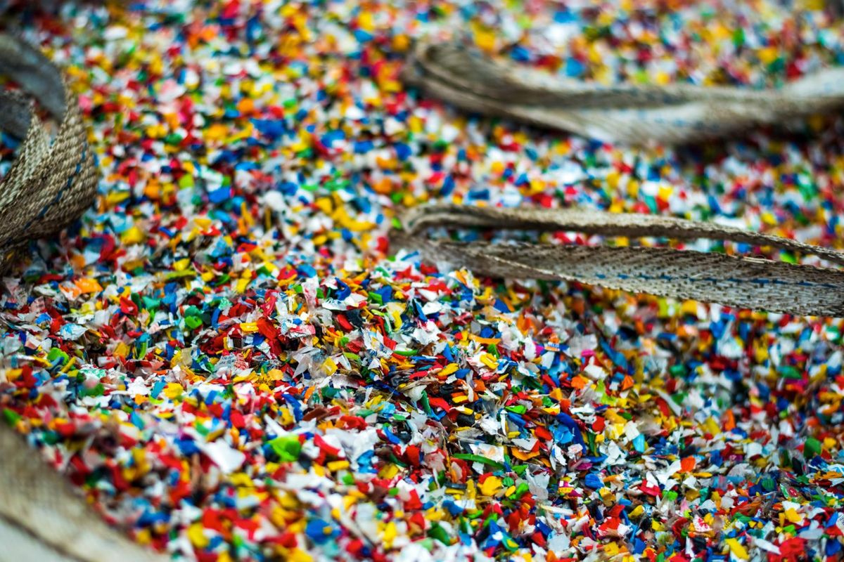 Ancam Ekosistem Laut: Pemodelan Baru Peking University Ungkap Aliran Mikroplastik Sungai Jauh Lebih Dahsyat dari Perkiraan