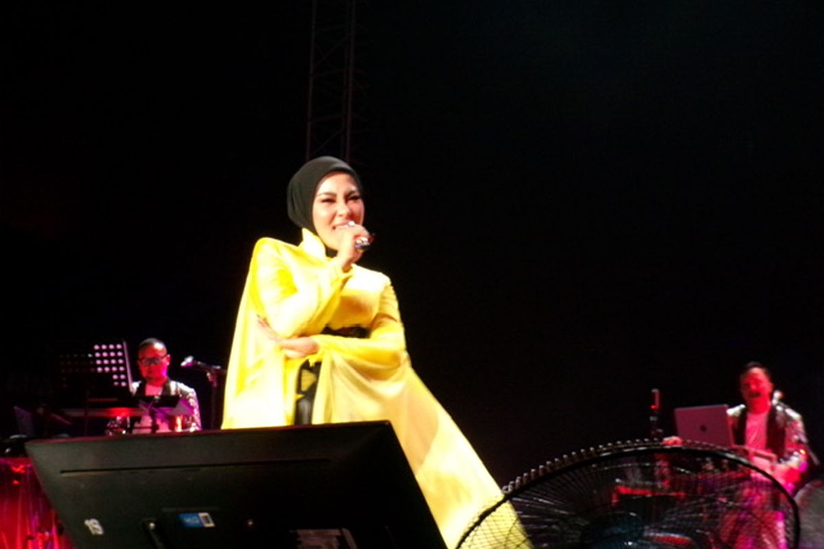 Lama Tepi Panggung, Syahrini Siap Bikin Gempar Jakarta Lewat Konser Tunggal "Aku Kembali"