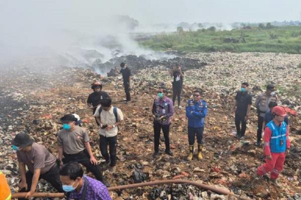 Kebakaran TPA Jatiwaringin: 232 Warga Mengungsi, 154 Terkena ISPA