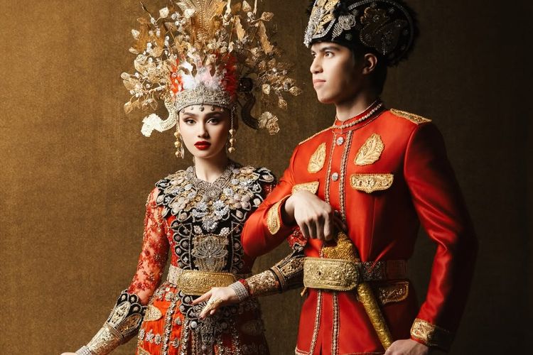 Busana Adat Gorontalo yang Mempesona: Syifa Hadju dan El Rumi saat Prewedding