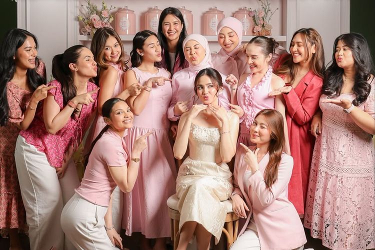 Pernikahan Syifa Hadju: 7 Detail Outfit yang Membuatnya Terlihat Manis dan Anggun
