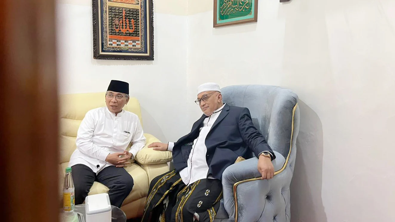 ---
Pertarungan Calon Ketua PBNU dalam Menggalang Dukungan Kiai

---
