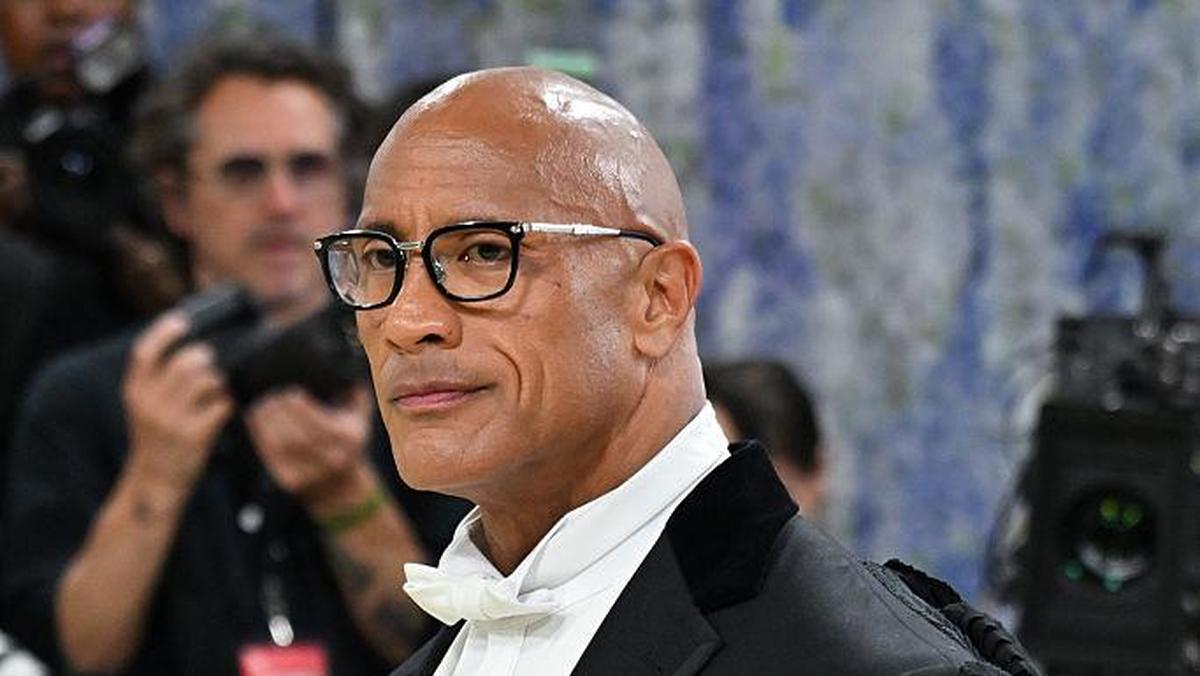Dwayne Johnson Mengungkapkan Pengalaman Menghadapi Radang Testis
