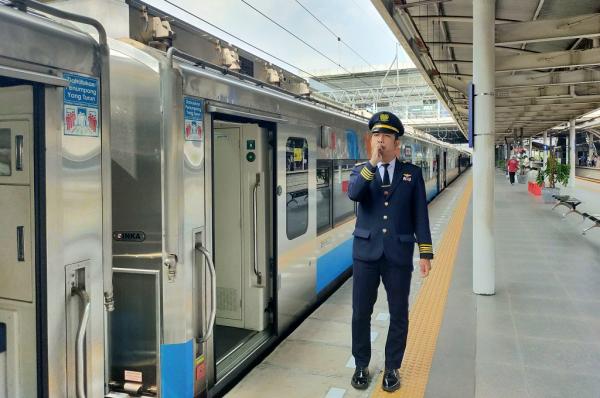 Arus Balik Lebaran: Ribuan Penumpang Kereta Api Tiba di Jakarta