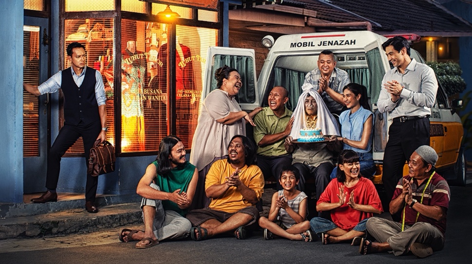 Kisah Konyol Ayah yang Hidup Kembali untuk Utang KPR dalam Film 'Gak Ada Matinya'