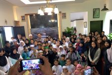 Boni Hargens Ajak Anak Yatim Piatu Berdoa untuk Perdamaian Dunia