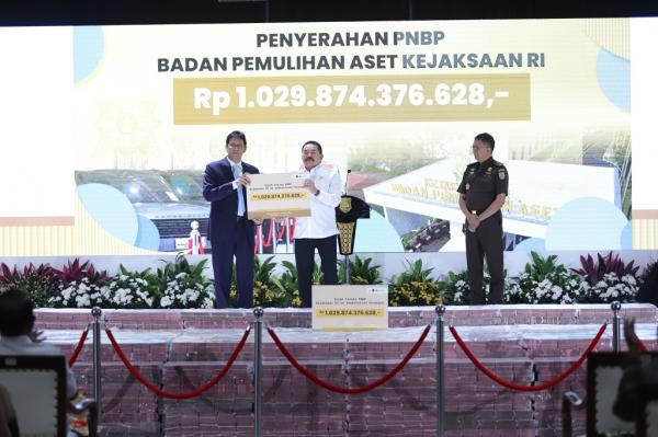 Kejaksaan Agung Serahkan Hasil Lelang dan Penelusuran Aset Edi Tansil ke Kementerian Keuangan