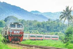 Sanksi Menanti bagi Pelanggar Aturan Pembuangan Sampah di Stasiun dan Jalur Kereta