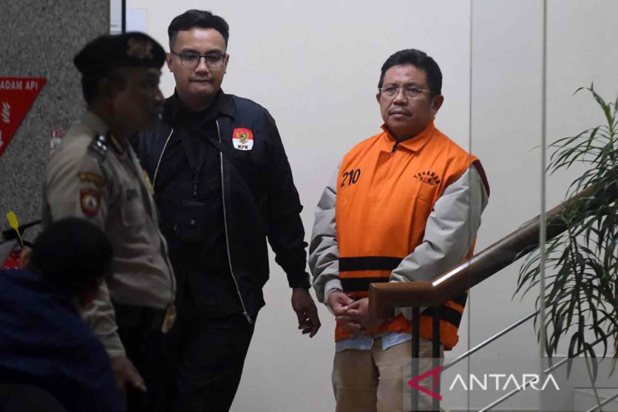 Bupati Lombok Barat Diduga Korupsi 32 Paket Proyek