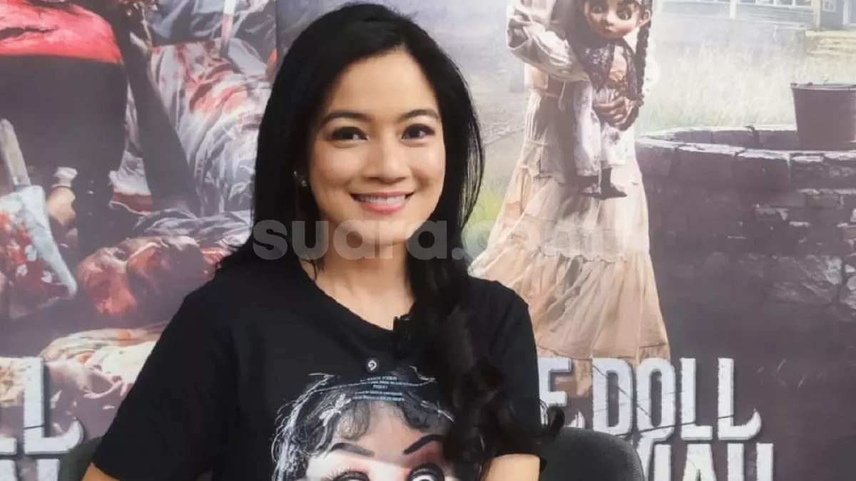 Titi Kamal Menyegarkan Diri di Alam Saat Syuting The Doll Ghawiah