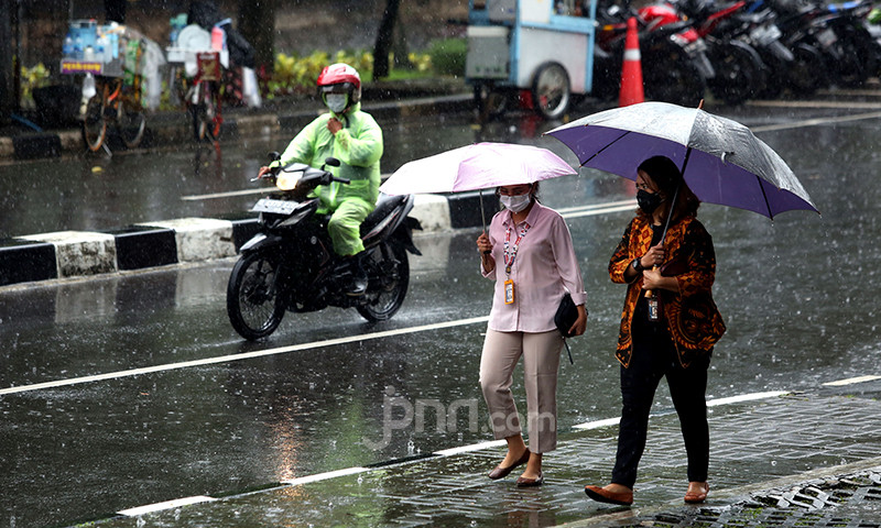 Prakiraan Cuaca Hari Ini, 18 Juli: Hujan Ringan di Banyak Kota Besar