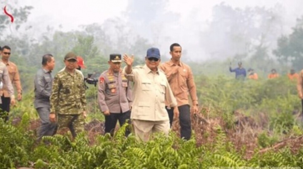 Prabowo Tinjau Kebakaran Hutan di Kalimantan, Publik Menanti Tindakan Selanjutnya
