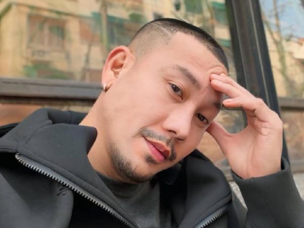 Denny Sumargo Dituduh Selingkuh Setelah Terciduk dalam Mobil Bersama Wanita Lain
