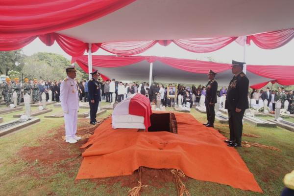 Upacara Pemakaman Eks Menhan Juwono Sudarsono di TMP Kalibata: Mengenang Jasa dan Pengorbanan