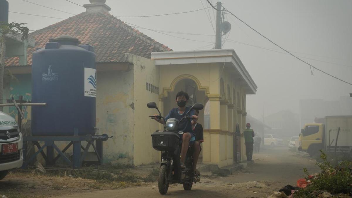 Kualitas Udara Berbahaya Akibat Kebakaran TPA Jatiwaringin