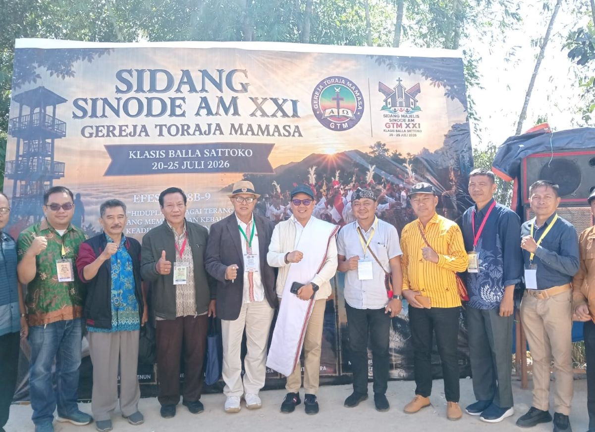 Pimpinan MPR Hadiri SMSA XXI Gereja Toraja Mamasa