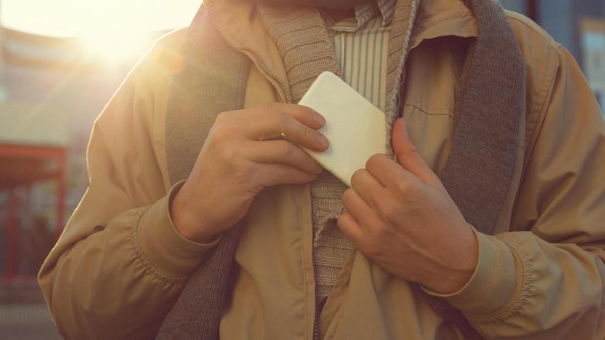 Mengapa Ponsel di Kantong Terkadang Terasa Bergetar Tanpa Notifikasi?