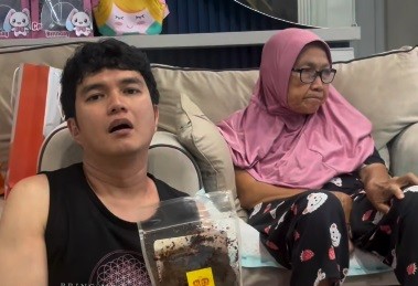 Perjuangan Ibunda Aldi Taher Kembali Menelan Berkat Terapi Robot