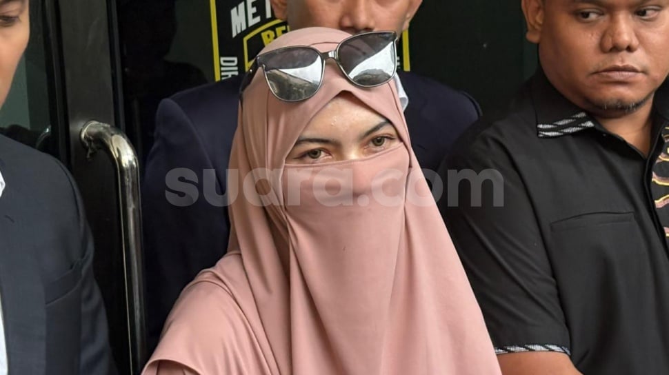 ---
Kisah Insanul Fahmi Berjualan Sayur dan Penyesalan Wardatina Mawa

---