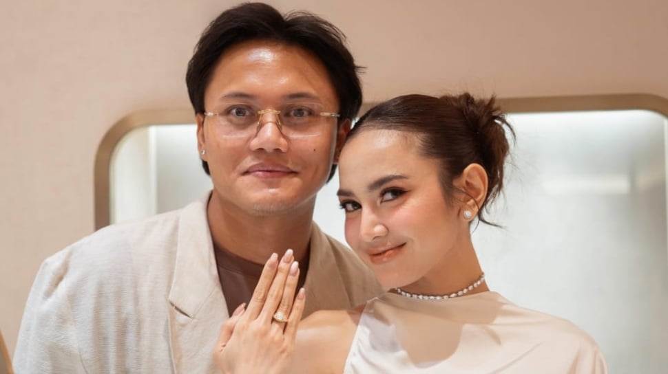 Kejutan Manis di Hari Jadi: Rizky Febian dan Mahalini