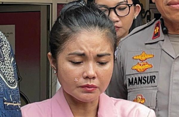 ---
Karina Ranau Masih Tertekan Usai Penganiayaan di Warungnya

---