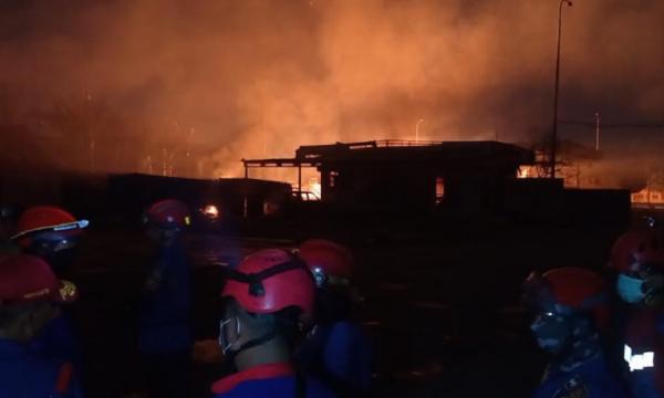 Kebakaran Dahsyat di Stasiun Pengisian Gas Elpiji Cimuning Bekasi, Tiga Orang Mengalami Luka Bakar