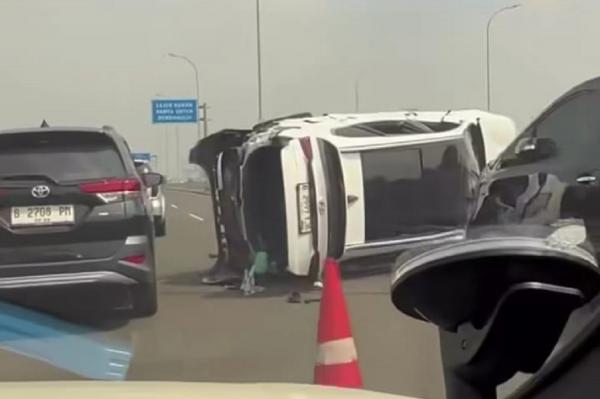 Kecelakaan Tiga Kendaraan di Tol Becakayu, Delapan Orang Terluka