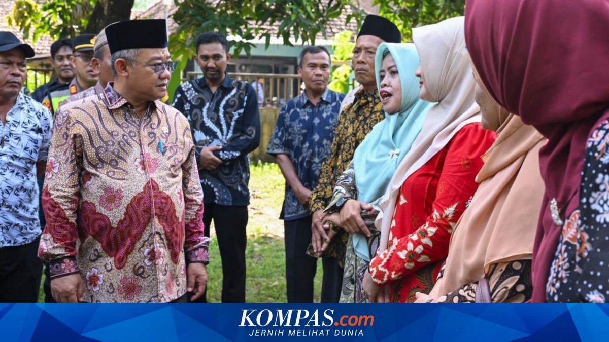 Perjuangan Sutimah, Guru di Kudus yang Menempuh Jarak Jauh Selama 22 Tahun