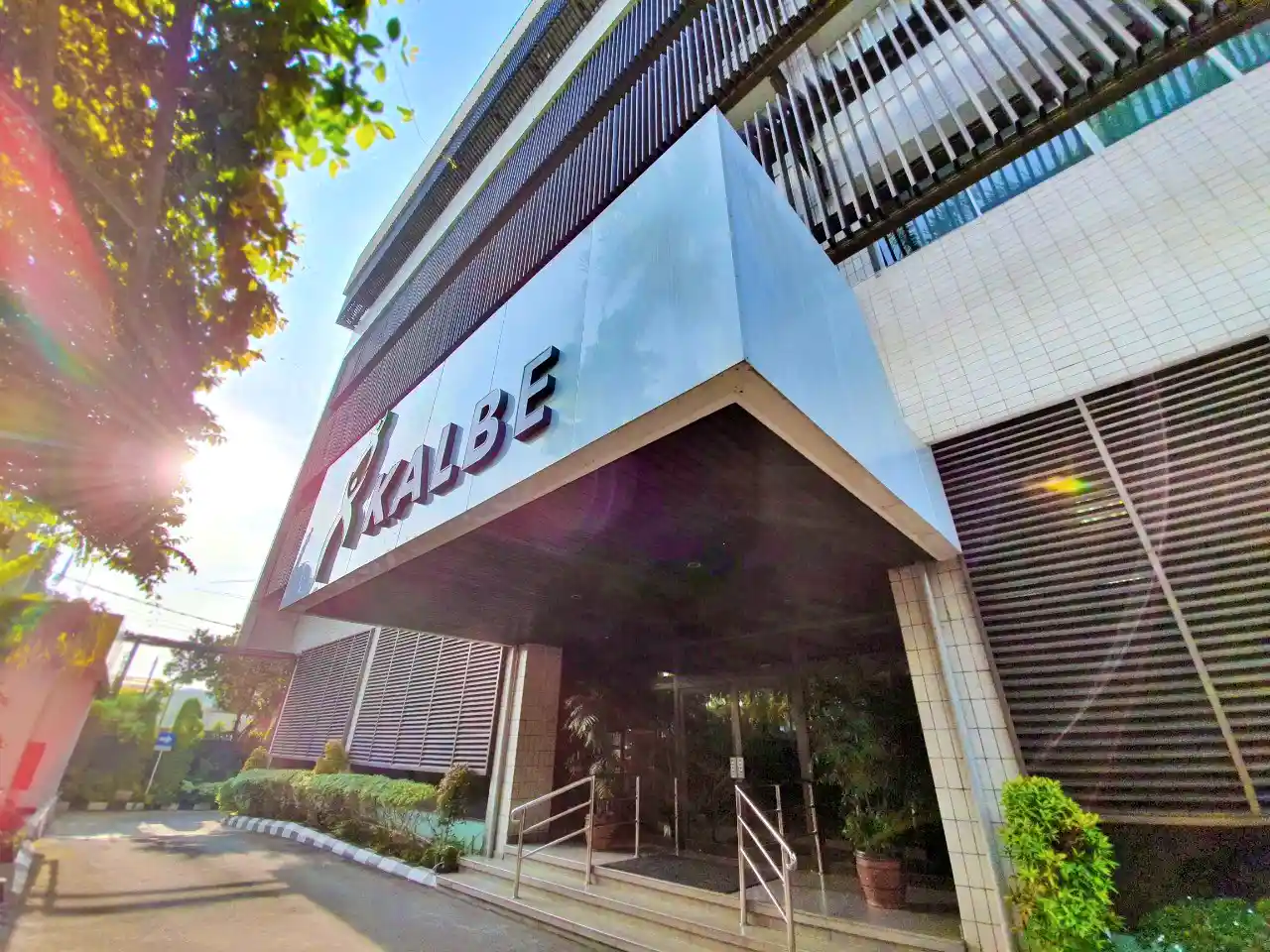 Saham KLBF Alami Penurunan Signifikan, Analis Melihat Peluang Pemulihan
