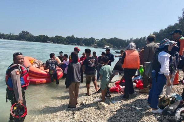 Kapal KM Makmur Jaya Mengalami Masalah Mesin di Pulau Pari, 150 Penumpang Selamat Dievakuasi