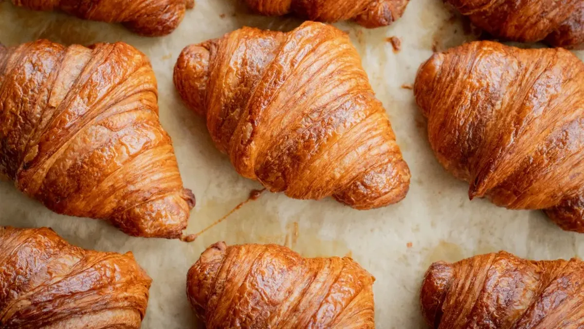 LPPOM dan MUI Bahas Status Halal Croissant Viral yang Kontroversial