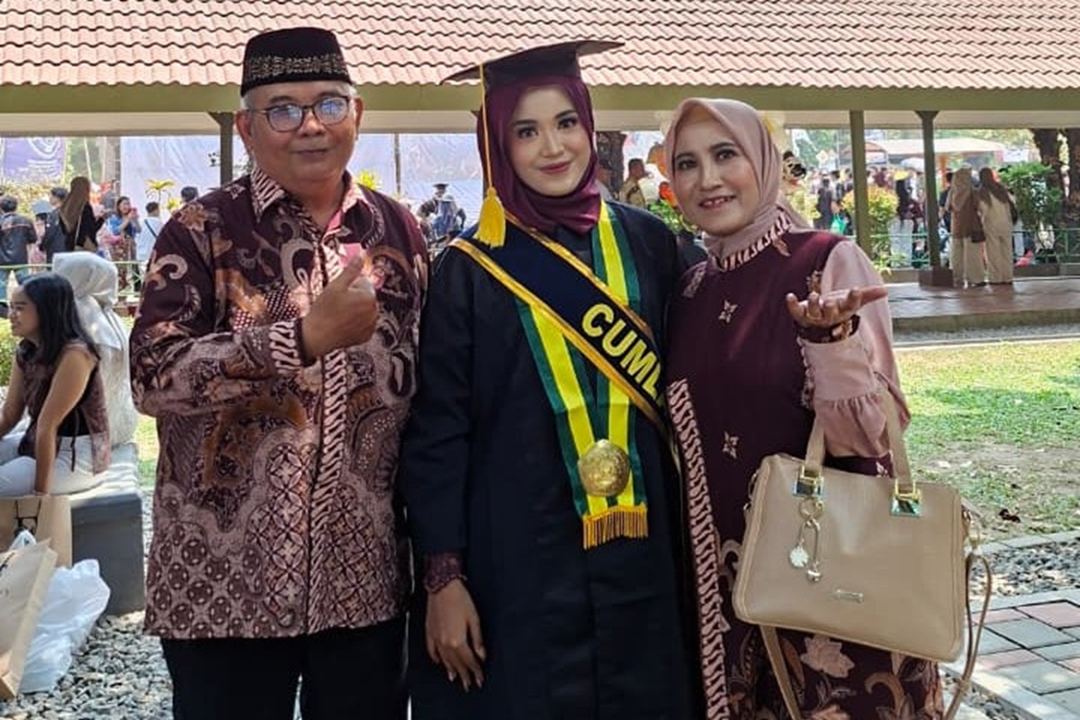 ---
Dhea Ayu Nur'ani: Lulusan Berprestasi yang Berharap Bekerja dan Melanjutkan Studi di Jepang

---
