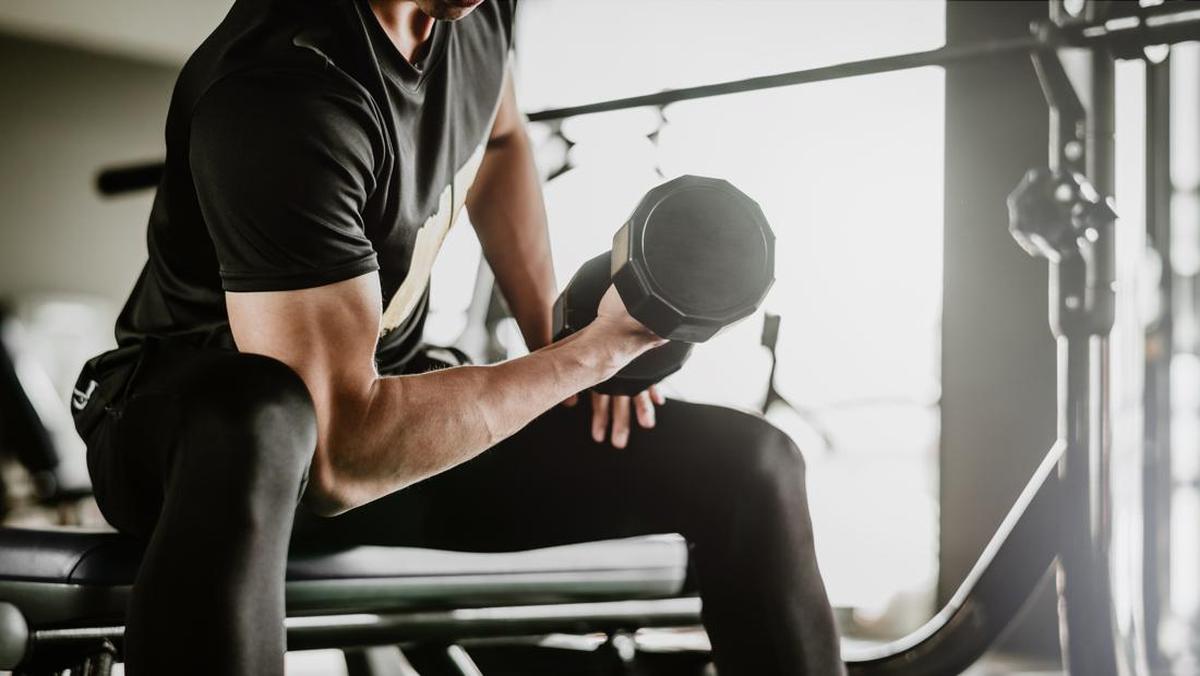 Kakek 100 Tahun Ini Tetap Aktif Berolahraga di Gym