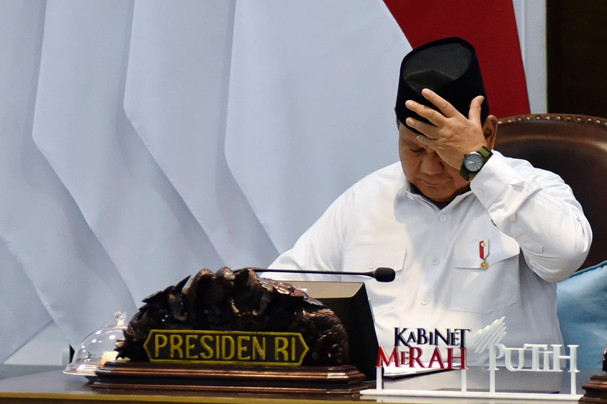 ---
Penurunan Drastis Kepuasan Publik terhadap Prabowo Subianto

---