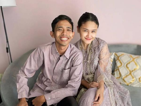 ---
Kekerasan dalam Rumah Tangga: Karen Hertatum Ungkap Luka pada Anak Akibat Pertengkaran dengan Dede Sunandar

---