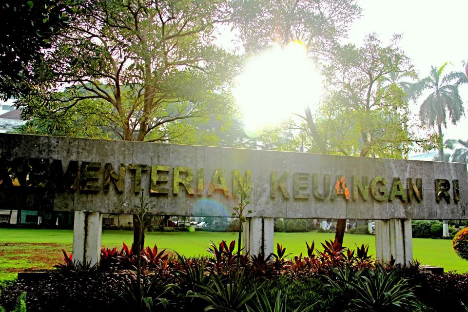---
Menteri Suahasil Lantik 14 Pejabat Baru di Kementerian Keuangan

---
