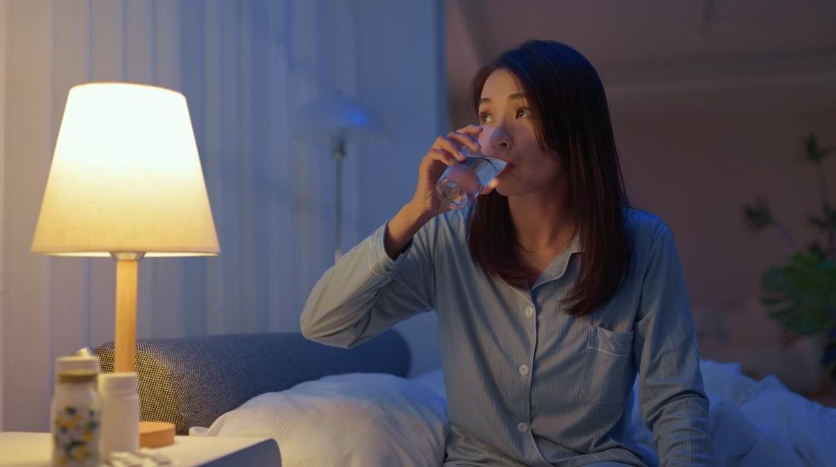 Minum Air Tengah Malam Tidak Rusak Ginjal, Ini Penjelasannya