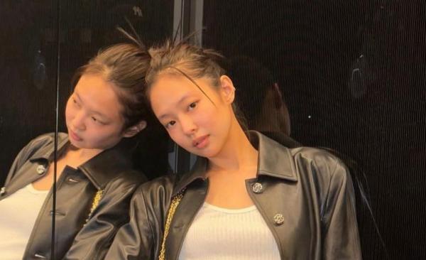 Foto Cermin Jennie BLACKPINK Mengundang Perhatian, Wajahnya Terlihat Berbeda