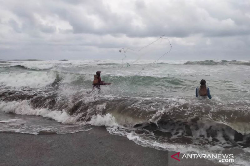 Nelayan di Sulawesi Tenggara Dihimbau Waspada Gelombang Tinggi hingga 18 Juli