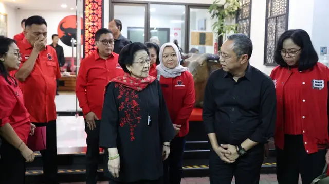 ---
Olly Dondokambey Jelaskan Mengapa Oposisi Tidak Dikenal di Indonesia

---