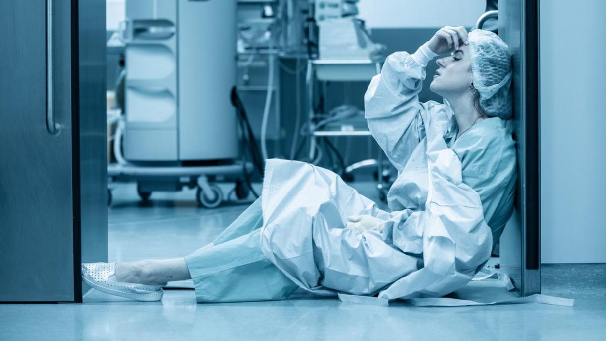 Kondisi Memprihatinkan Dokter Internship di Indonesia: Beban Kerja Tinggi Tanpa Perlindungan