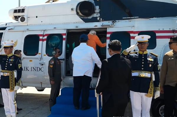 Prabowo dan Narendra Modi Melakukan Peninjauan Candi Prambanan dengan Helikopter