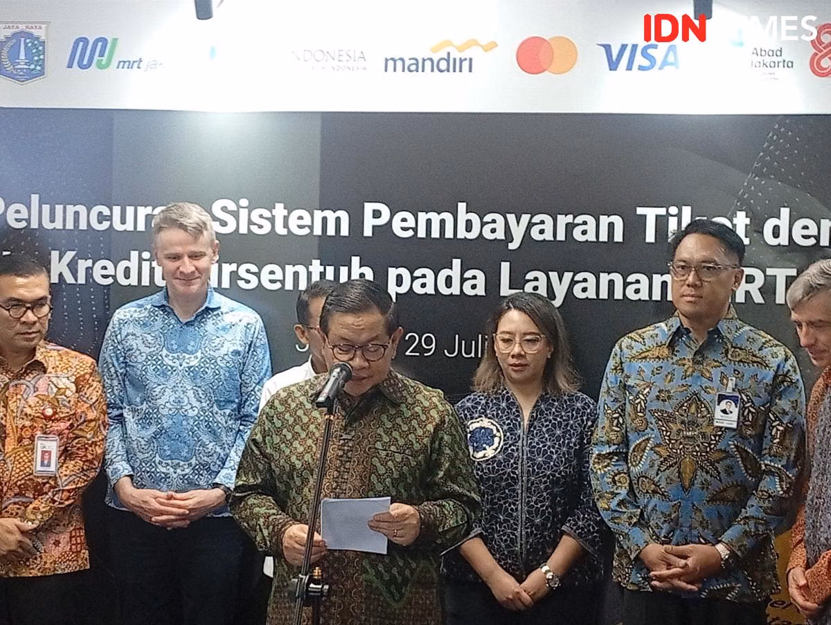 Pramono Anung Luncurkan Pembayaran Tiket MRT Jakarta dengan Kartu Kredit Nirsentuh