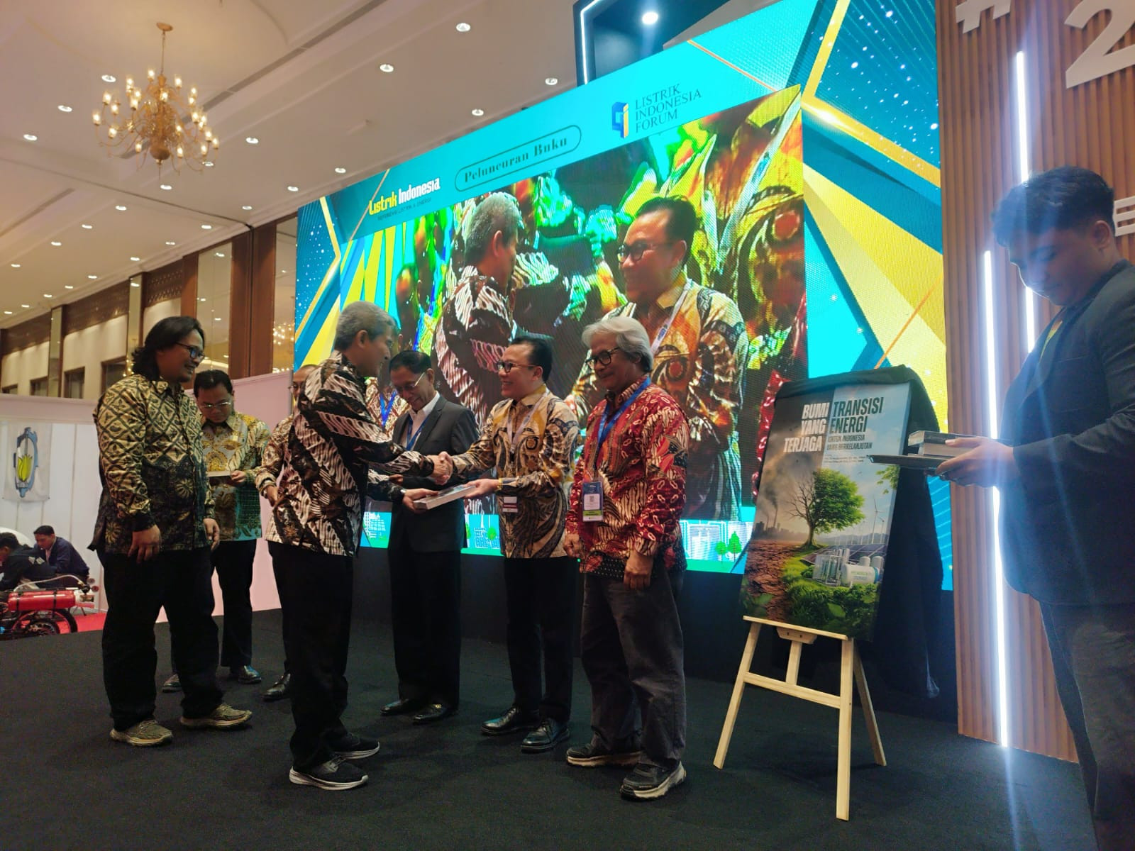 Rektor ITPLN Luncurkan Buku Transisi Energi untuk Generasi Penjaga Bumi