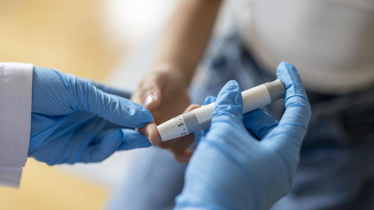 Pentingnya Pemeriksaan Kesehatan Rutin untuk Deteksi Dini Diabetes dan Hipertensi