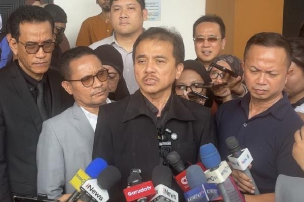 ---
Roy Suryo Marah Besar Setelah Sidang Praperadilan: Ada Pihak Tak Berkompeten Ingin Ikut Campur

---