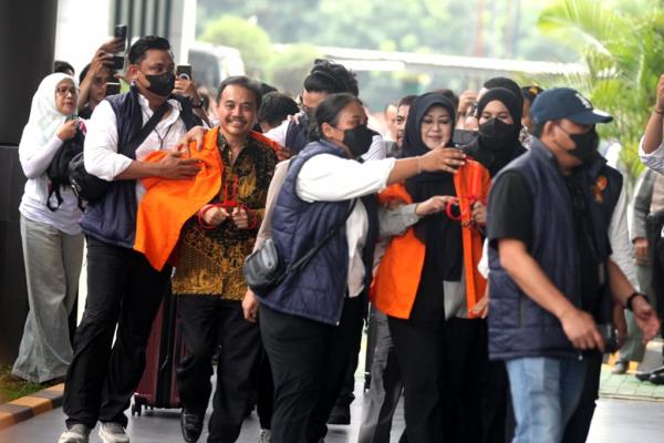 Roy Suryo dan Dokter Tifa Tiba di Kejari Jaksel, Roy Serukan Takbir