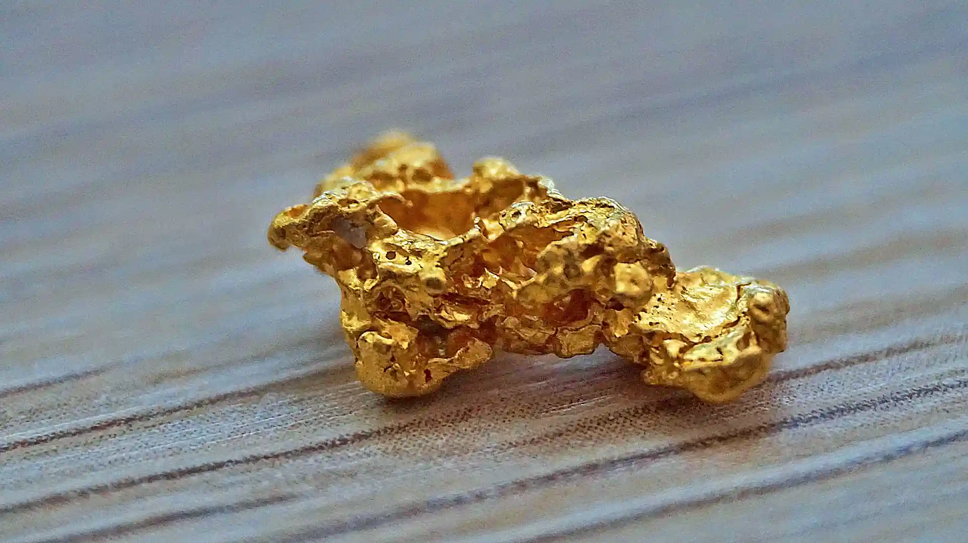 Merdeka Gold (EMAS) Catat Kenaikan 4,64 Persen, Apakah Menuju Level 8.475?