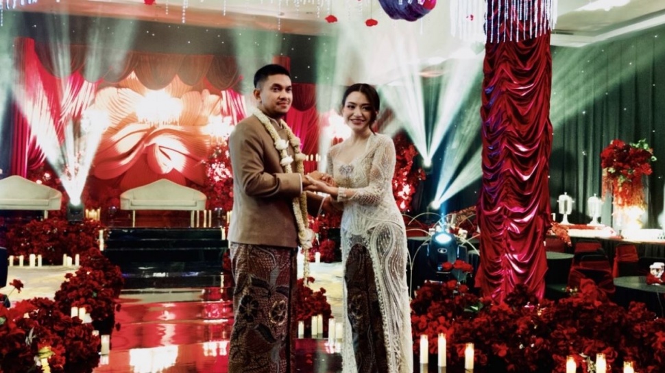 Nathalie Holscher menikah dengan Aripat. (Instagram/weddinglens.co)