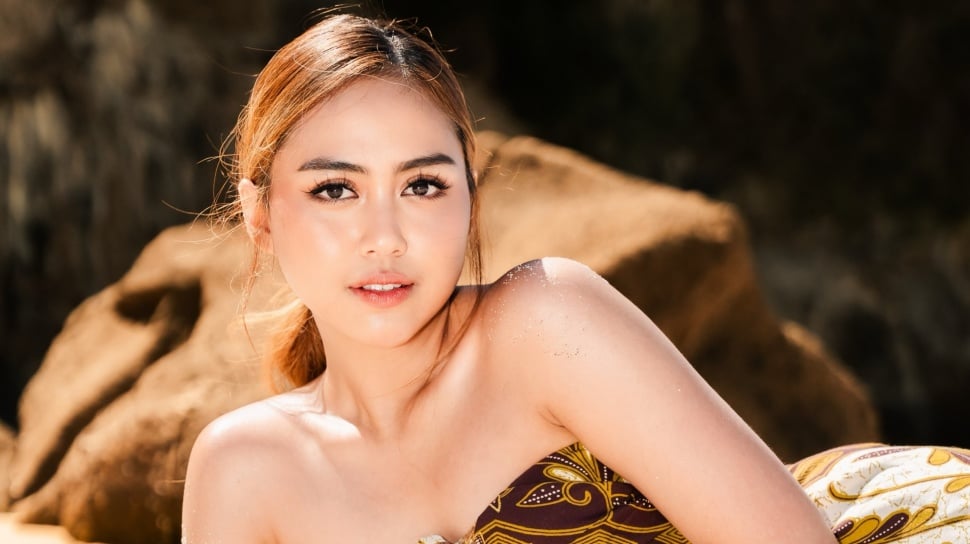 Sisca Saras Memerankan Istri Abdur Arsyad dalam Film Titik Kumpul, Netizen Berkomentar Kocak